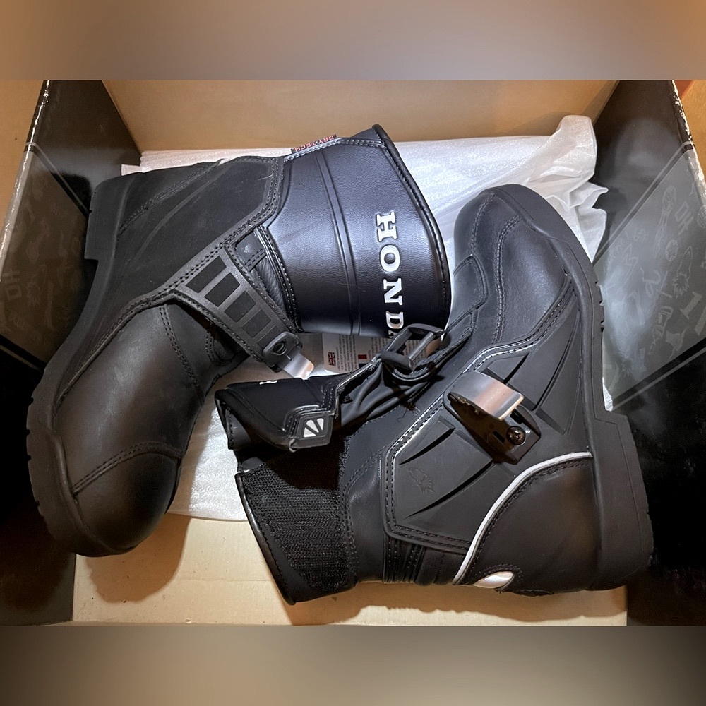 Woman’s joe rocket Honda motorcycle boots